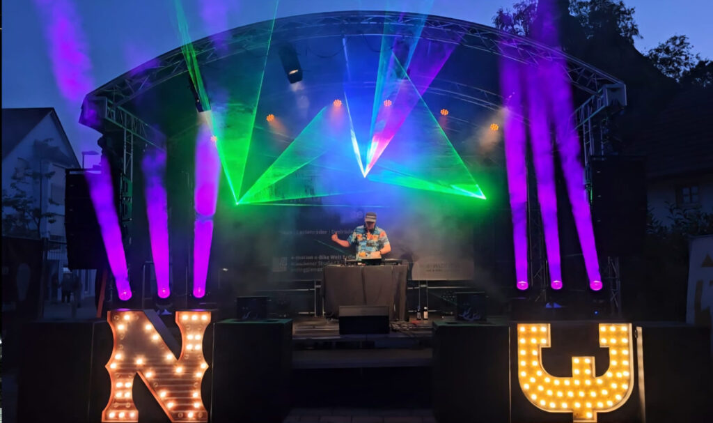 RDING-DJ-01-Sommerfest-AF-CREW-EVENTS-TECHNIK-VERLEIH-VERANSTALTUNGSTECHNIK-SOUND-TON-LICHT-PARTY-MUSIK-TONTECHNIK-VIDEOTECHNIK-VERANSTALTUNG-FEIER-ERDING-DJ