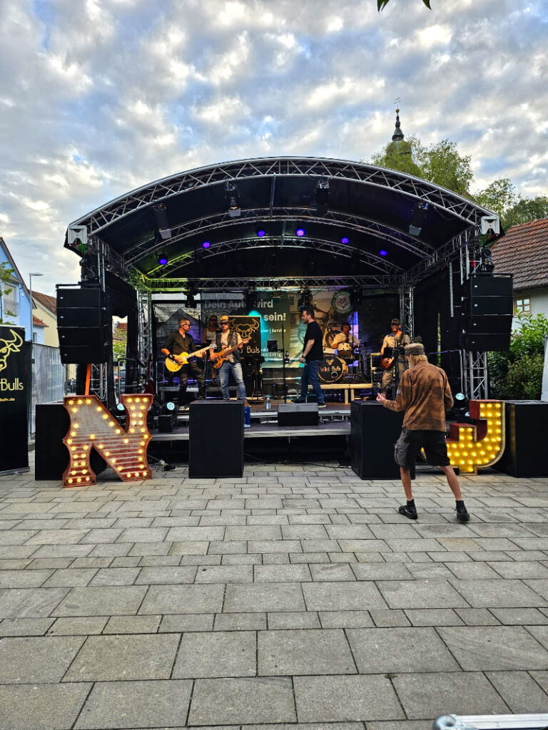 wilde Band
WILD BULLS, Verrückter Biergarten Erding AF-CREW-EVENTS-TECHNIK-VERLEIH-VERANSTALTUNGSTECHNIK-VIDEO-SOUND-TON-LICHT-PARTY-MUSIK-TONTECHNIK-VIDEOTECHNIK-VERANSTALTUNG-FEIER